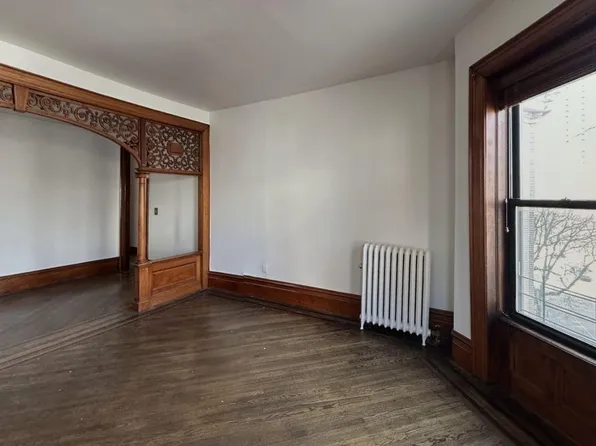 560 Dean Street image 4 of 15