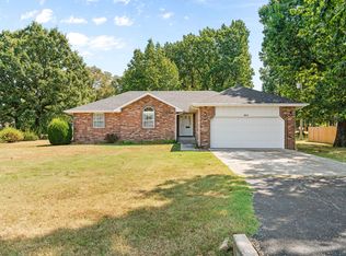 120 N Oak Grove St, Marshfield, MO 65706