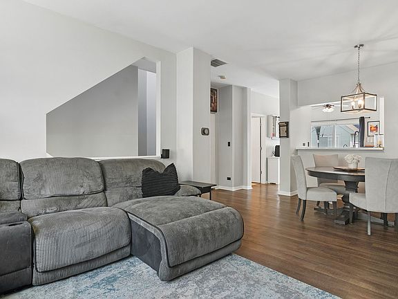 3rd image of 1365 New Haven Dr