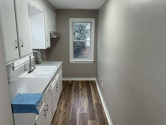 3rd image of 240 S Welles St #2