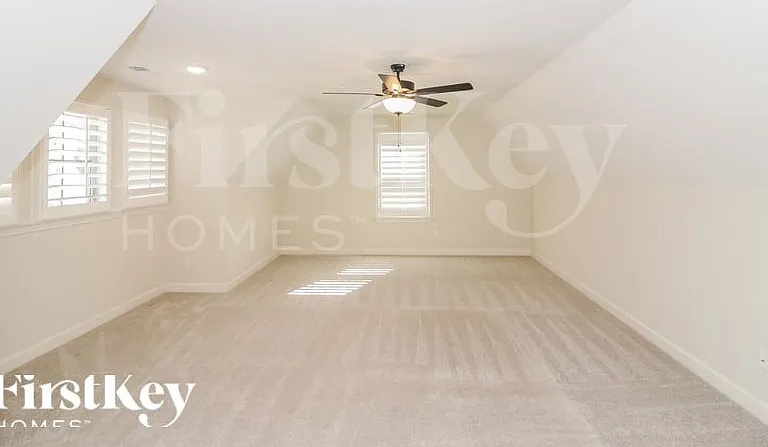 10242 Evergreen Manor Cv — Photo 9