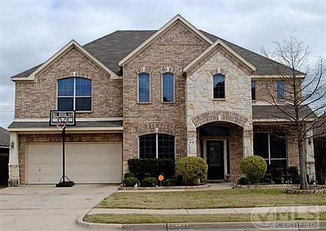 1st image of 916 Evergreen Ln