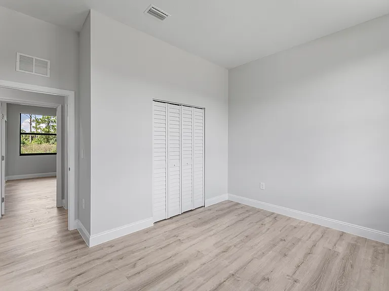 556 Sherwood Ave S — Photo 28