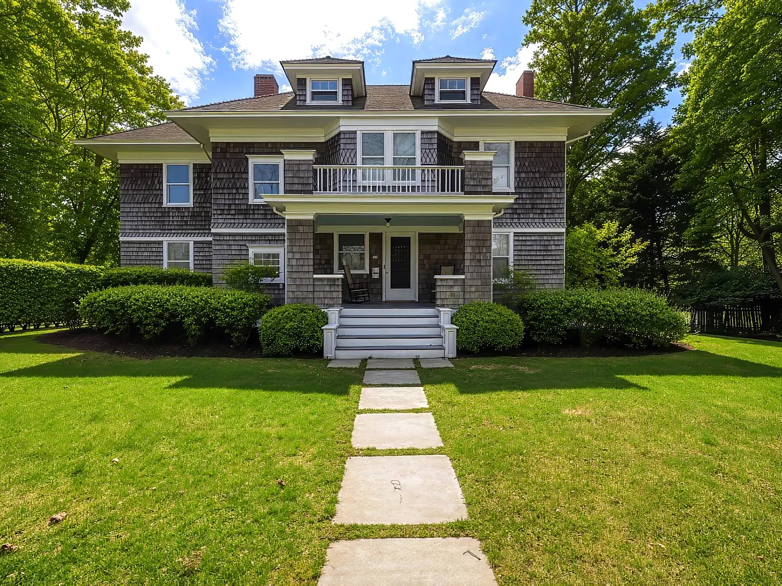Incredible Location. Heart of Southampton Village — Photo 2