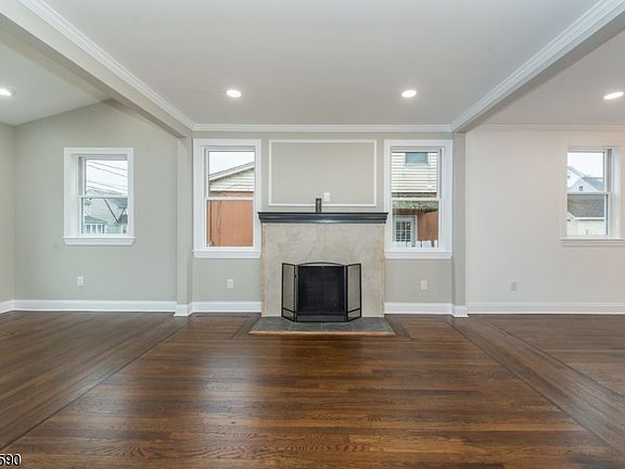 4th image of 206 N Vivyen St