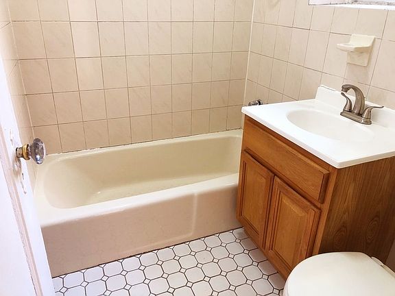 3rd image of 2824 42nd St APT C4