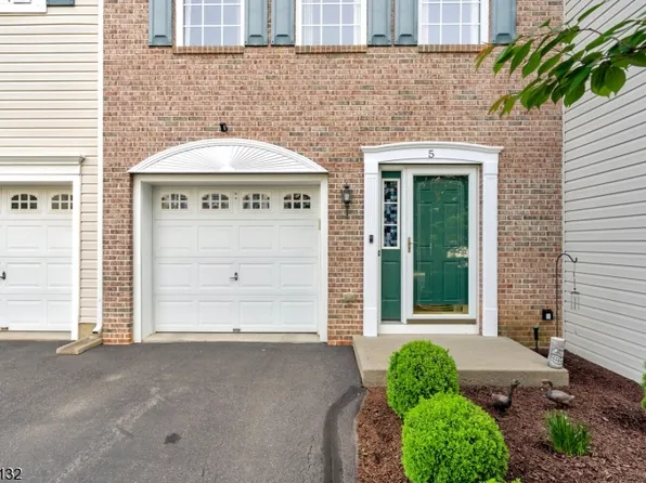 5 Sundance Way, Lopatcong Twp., NJ 08865