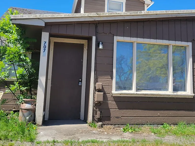 707 Hayden Bridge Pl — Photo 1