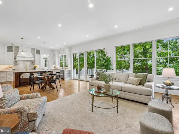 7926 Bolling Dr, Alexandria, VA 22308