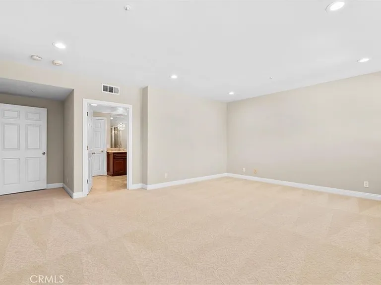 540 W 25th St — Photo 32