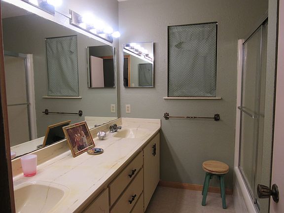 5th image of 902 E Matz Ave