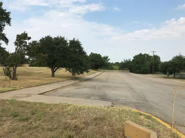 1800 S Bowie Dr, Weatherford, TX 76086