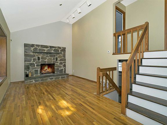 4th image of 579 Jayne Blvd