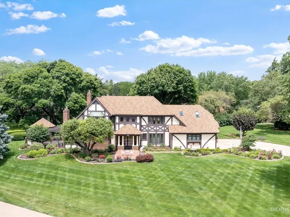 11 Fernilee Ct, Sugar Grove, IL 60554