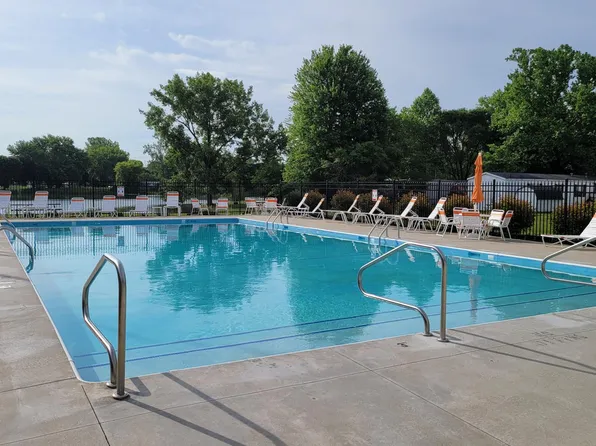 1613 Marblehead Dr, Mishawaka, IN 46544