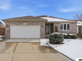 6707 Flint Ridge Rd, Lincoln, NE 68506