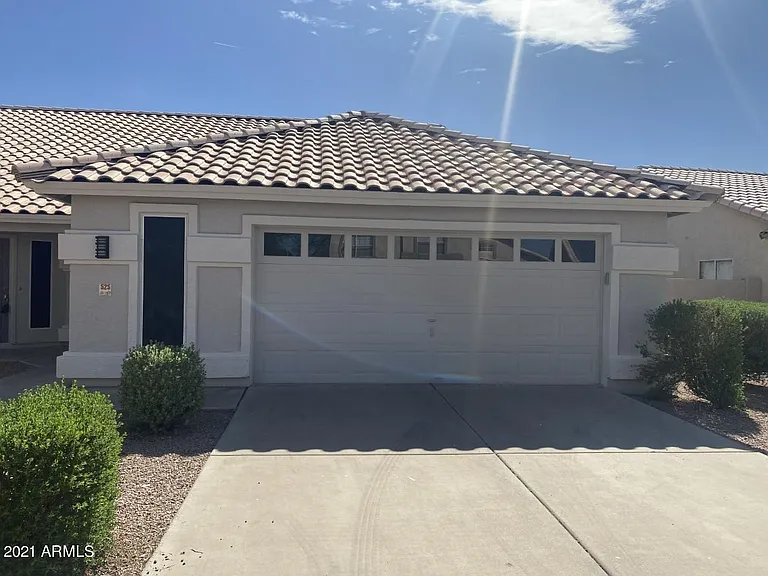 525 W Candlewood Ln — Photo 2