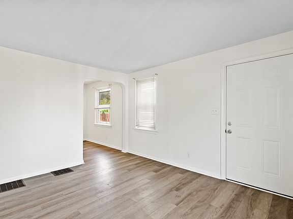 4th image of 1725 E Frankfort St #1725