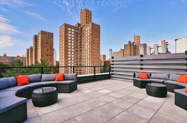 Rented by REZI | media 22