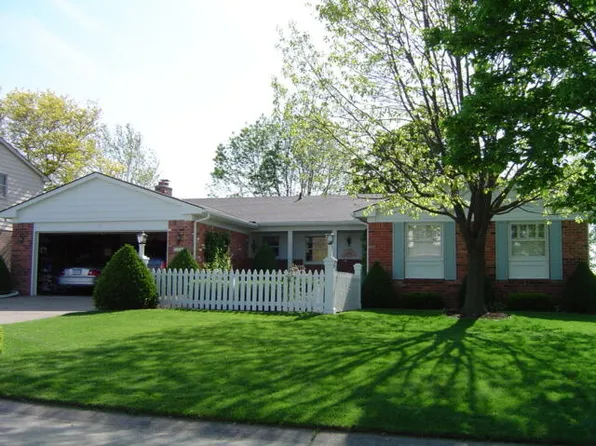 16370 Appleby Ln, Northville, MI 48168