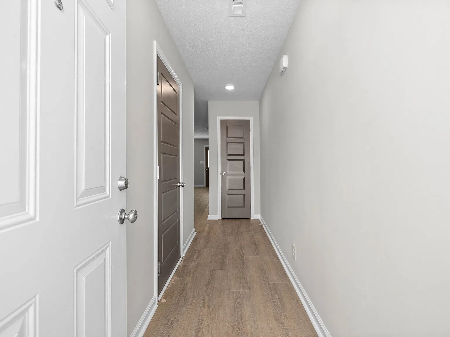 2 bed, 2.5 bath, 1300 sqft, $1,300 — Photo 2