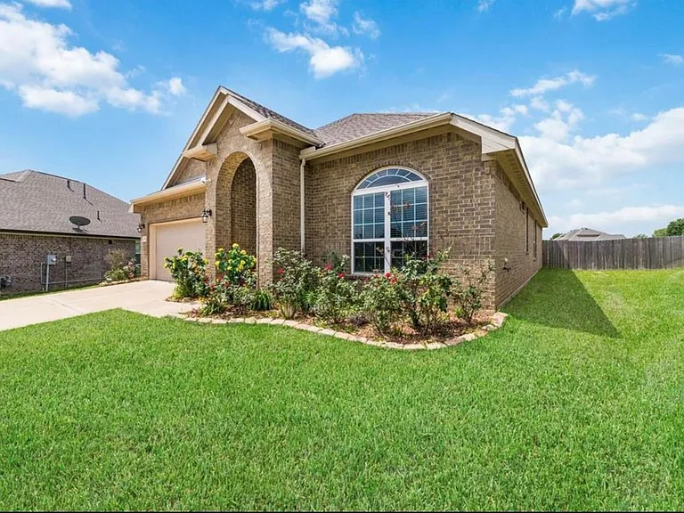 19029 Villa Ln — Photo 2