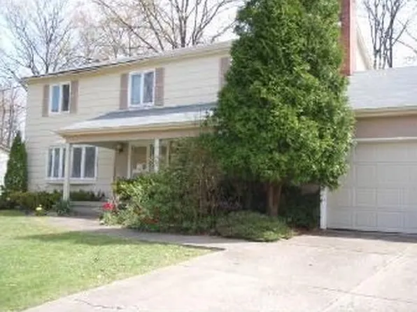 5475 Sampson Dr, Youngstown, OH 44420