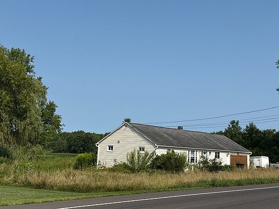 3rd image of 8459 Maple Rd