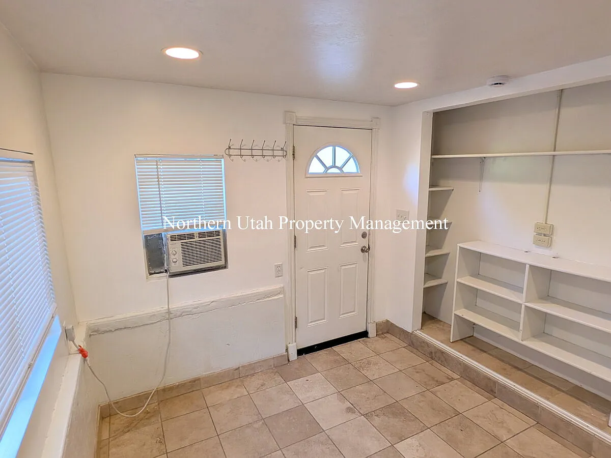 425 E 4th Ave — Photo 4