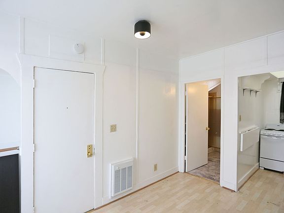 2nd image of 2803 1/2 Greenwich St