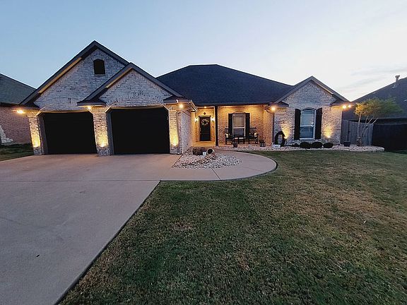 4th image of 2805 Hackberry Dr