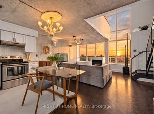 250 Manitoba St #612, Toronto, ON M8Y4G8