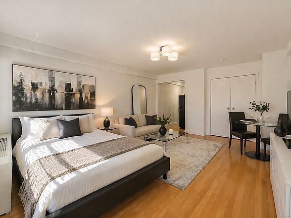 2nd image of 140 W 19th St APT 3C