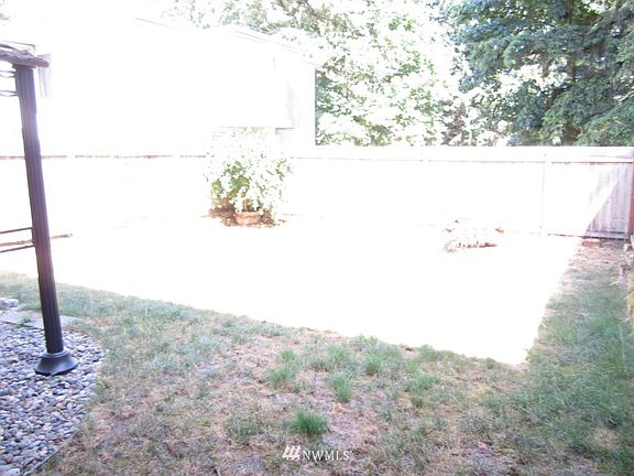 4th image of 13067 Pacific Highway S #B