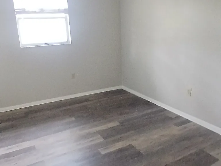 1374 Giles Ave — Photo 9