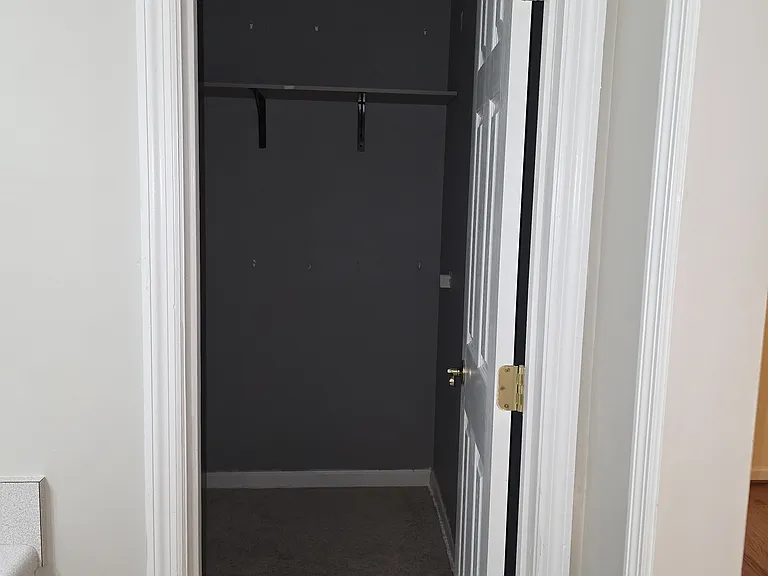 907 Hopkins St — Photo 11