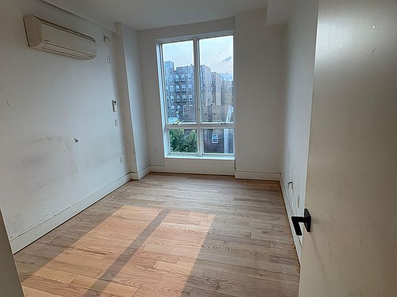 3rd image of 15 E 31st St #3