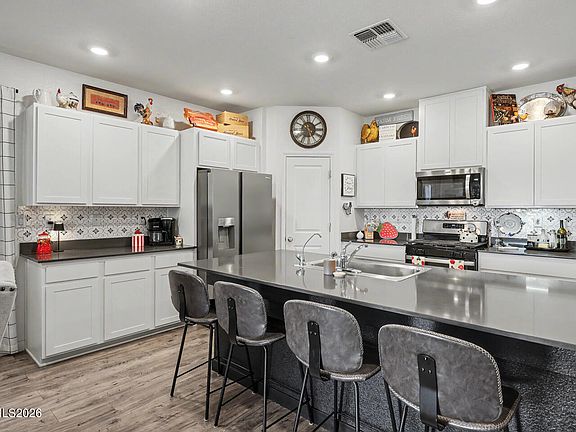4th image of 1085 Tamarack Ct