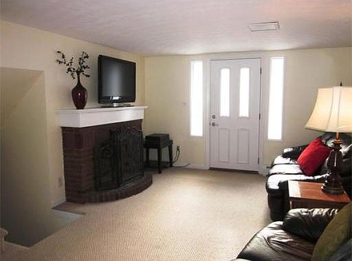 2nd image of 52 Winthrop St