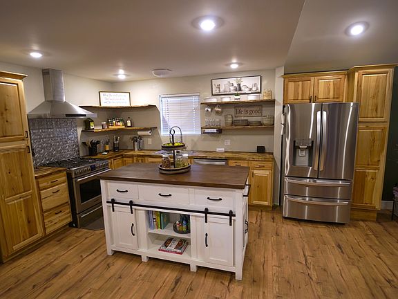 2nd image of 806 Calista Rd