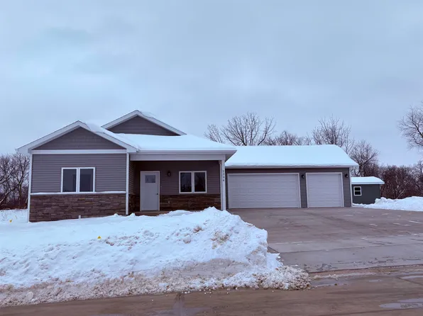 2394 Tiffany Ct, Dubuque, IA 52002