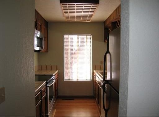 4th image of 949 Dana Ct #12