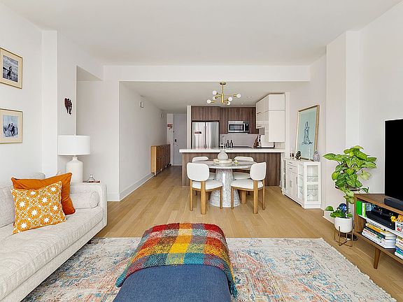 4th image of 47-28 11th St #2C