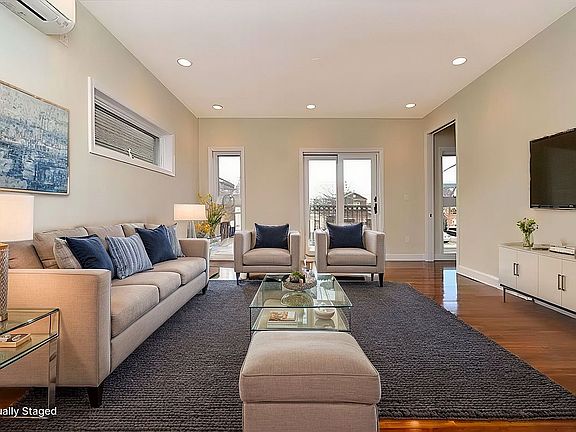 2nd image of 119 Norfolk St APT 2