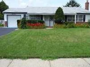 43 Norman Dr, Bohemia, NY 11716