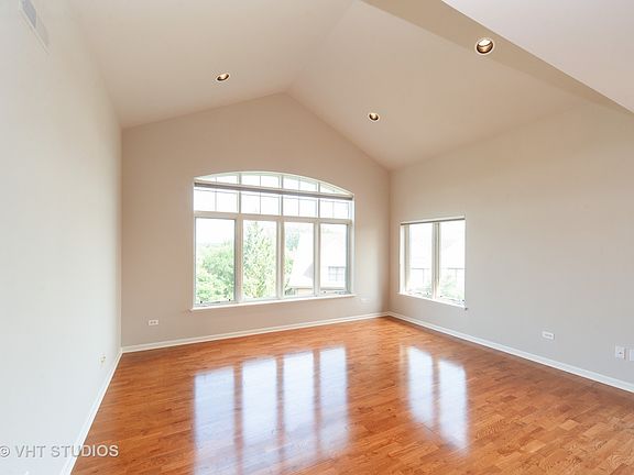 2nd image of 425 Village Grn Unit 511