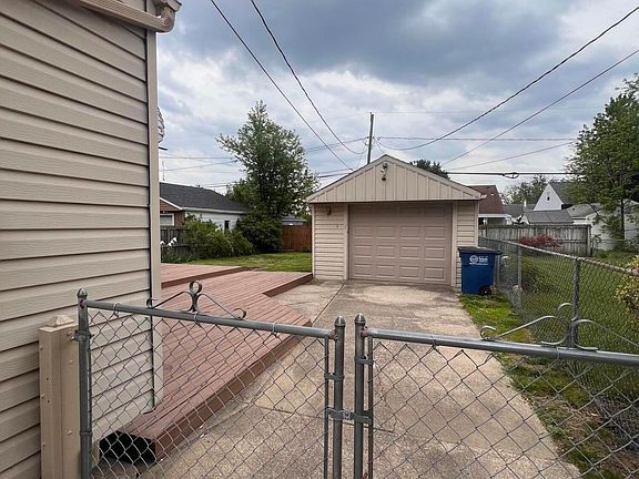 4th image of 2539 Castleton Ave
