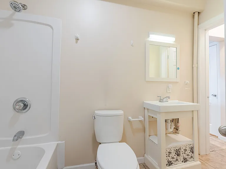 555 Locust St #2 — Photo 8