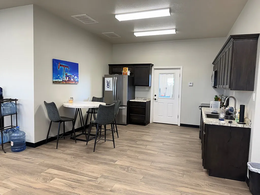 Studio, 10100 sqft, $9,850 — Photo 3
