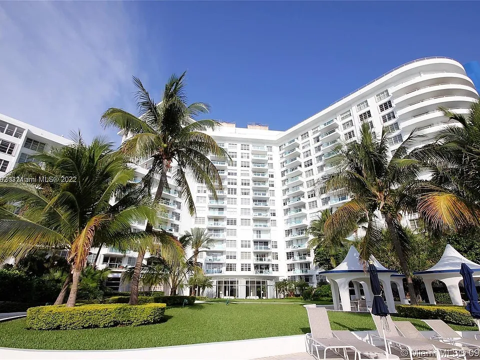 5161 Collins Ave #210